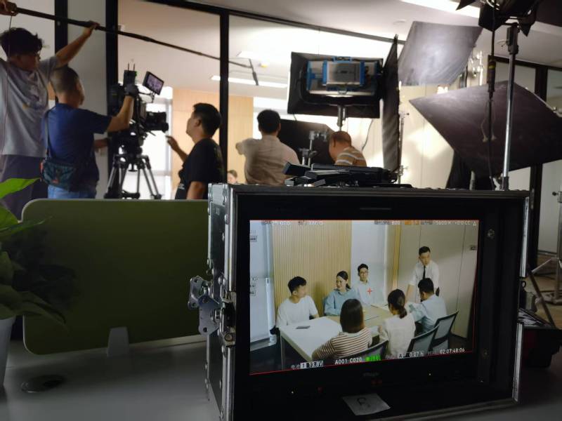 清新区TVC拍摄公司：科技产品视觉化大师，诠释未来感与功能美学